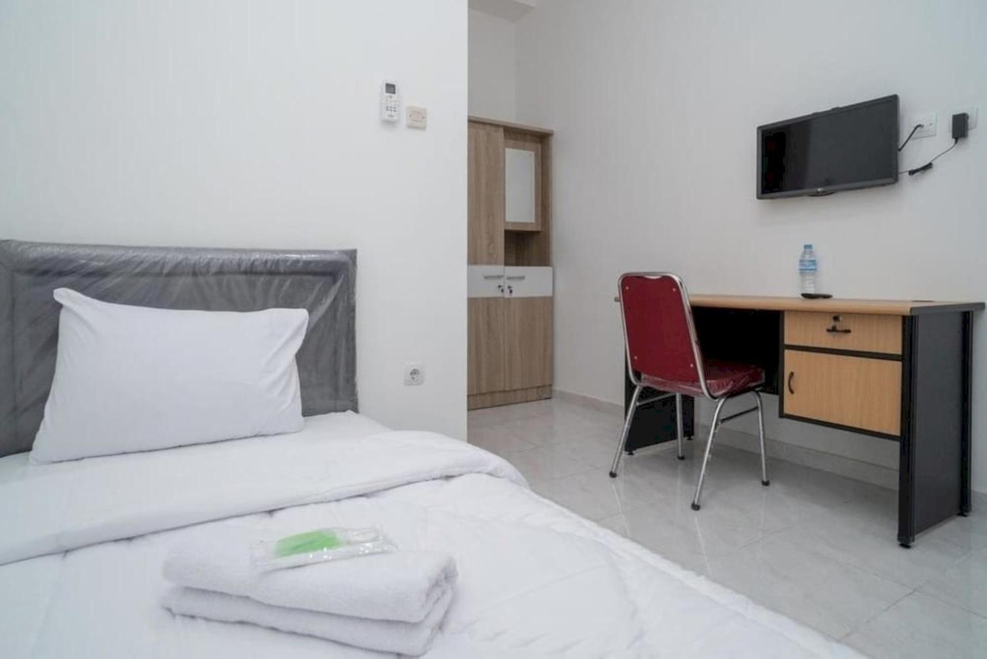 Oyo 94143 Mahagoni House Syariah Hotel Bogor Kültér fotó